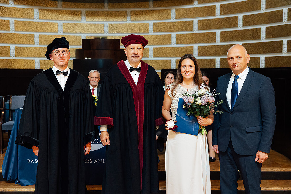 Doktorantūras studiju absolvente Doktorantūras absolvente. Kopbilde.
