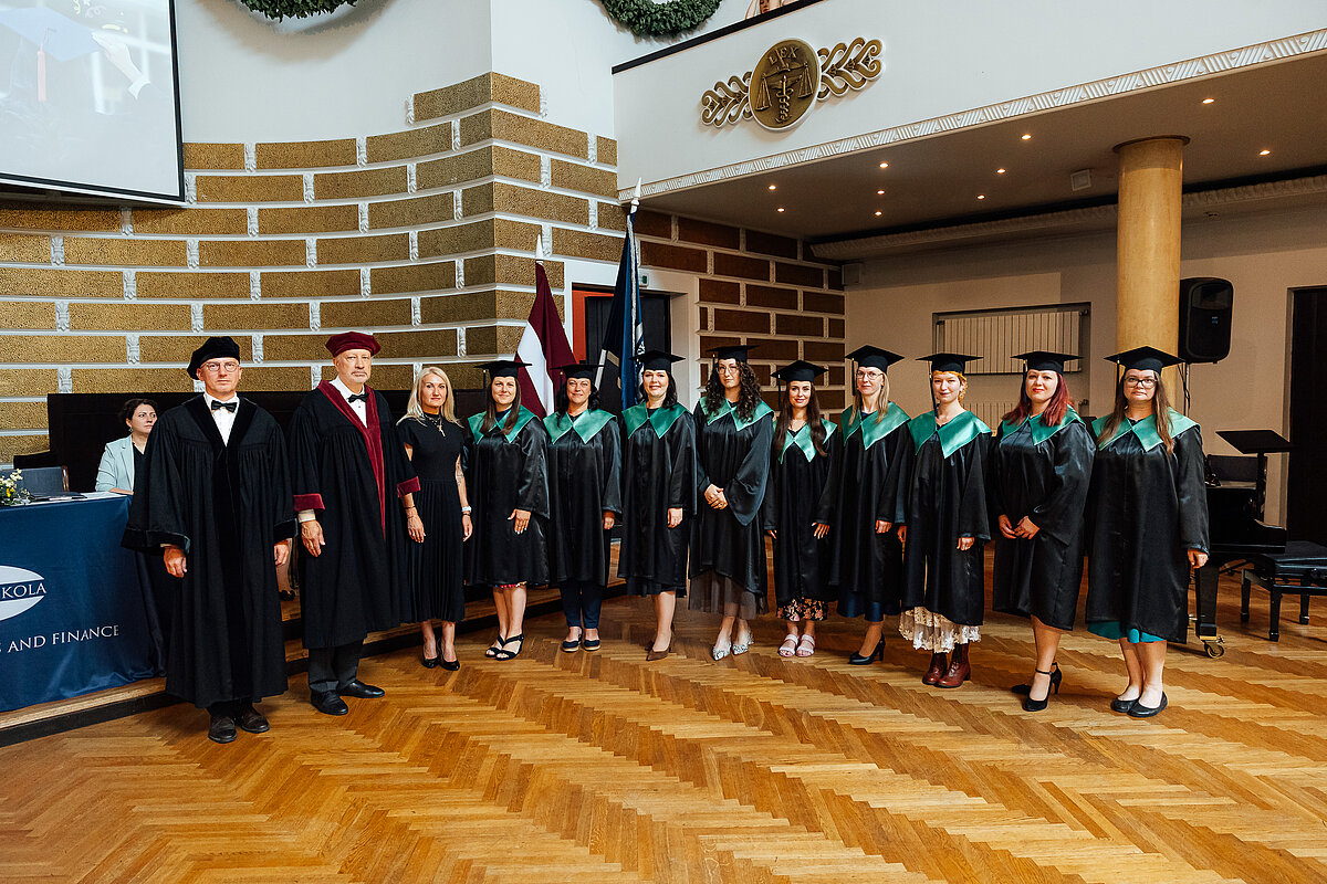 Īsā cikla studiju programmas "Grāmatvedība un finanses" absolventi Īsā cikla studiju programmas "Grāmatvedība un finanses" absolventi. Kopbilde.