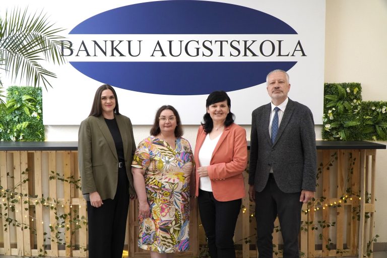 Vadība. No kreisās: I.Kāposta, T.Mavrenko, L.Peiseniece, A.Nātriņš